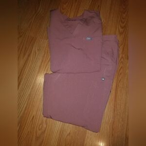 FIGS Mauve Scrub Set